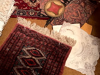 Lot 461 - lot tapijtjes,gehaakte kantjes handwerk - afbeelding 3 van  5