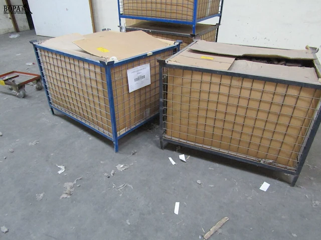Lot 461 - metalen stapelmanden. 2 stuks - afbeelding 1 van  2