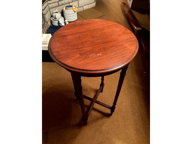 Lot 462 - hoog tafeltje - afbeelding 2 van  4