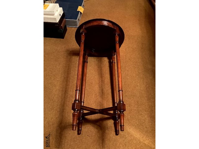 Lot 462 - hoog tafeltje - afbeelding 3 van  4