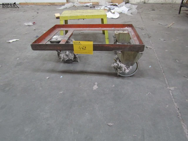 Lot 462 - karretje en opstapje - afbeelding 2 van  3