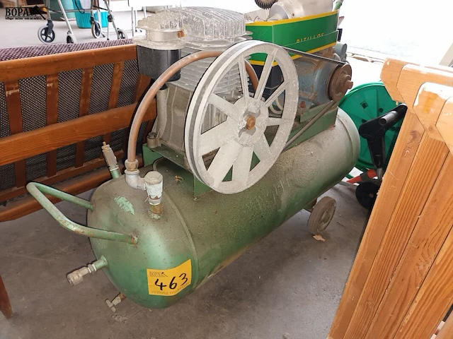 Lot 463 - compressor met toebehoren - afbeelding 1 van  5