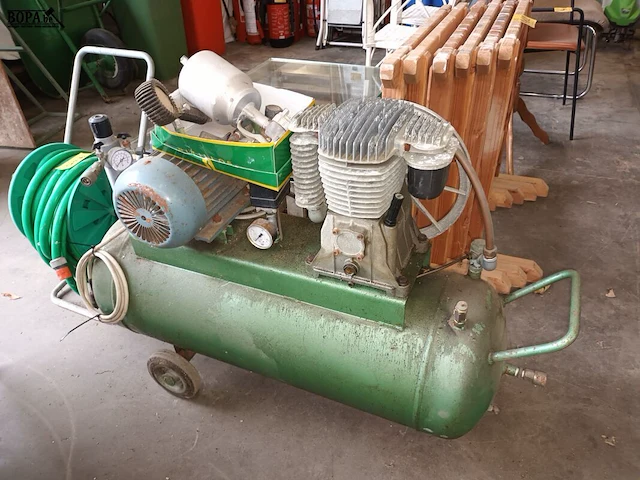 Lot 463 - compressor met toebehoren - afbeelding 4 van  5