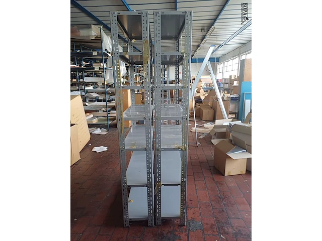 Lot 463 - metalen rek. 3 stuks - afbeelding 3 van  5