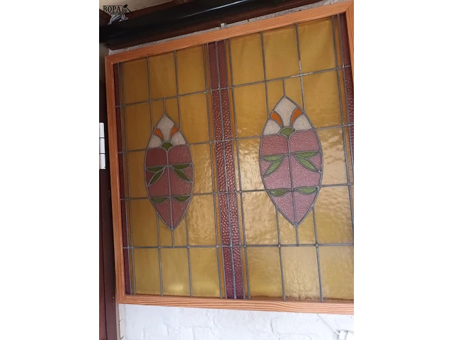 Lot 464 - glas in lood raam - afbeelding 2 van  3