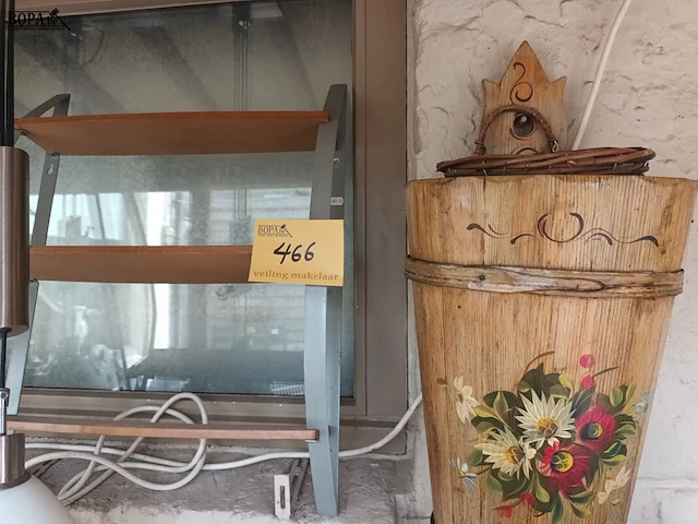 Lot 466 - wandrekje, paraplubak en mandje - afbeelding 1 van  4