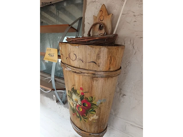 Lot 466 - wandrekje, paraplubak en mandje - afbeelding 2 van  4