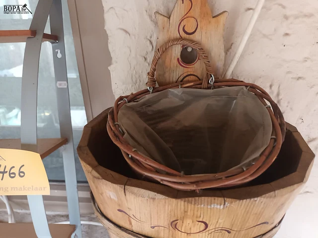 Lot 466 - wandrekje, paraplubak en mandje - afbeelding 3 van  4