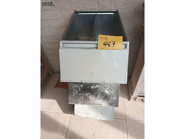 Lot 467 - metalen sorteerbakken. 3 stuks - afbeelding 1 van  3