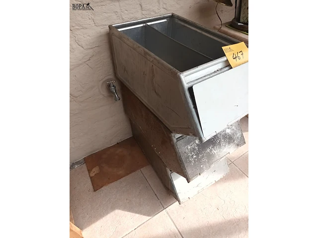 Lot 467 - metalen sorteerbakken. 3 stuks - afbeelding 2 van  3