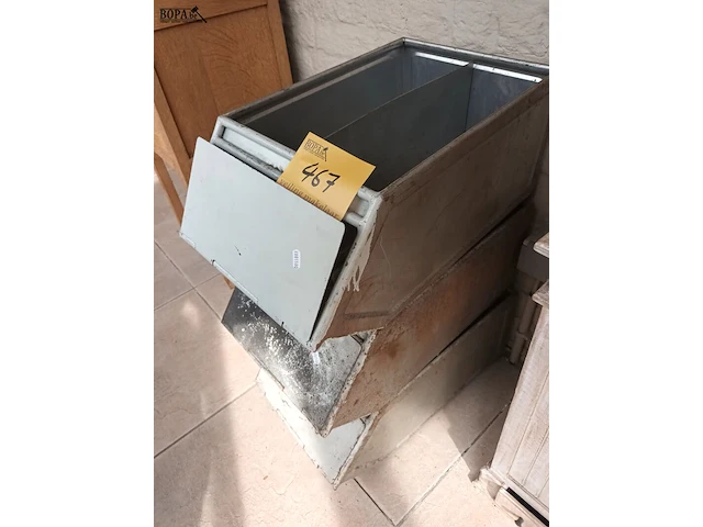 Lot 467 - metalen sorteerbakken. 3 stuks - afbeelding 3 van  3