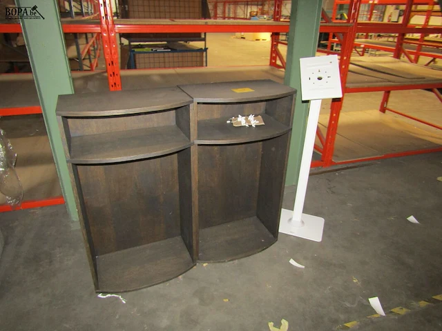 Lot 468 - houten presentatiekastjes. 2 stuks - afbeelding 1 van  1