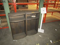 Lot 468 - houten presentatiekastjes. 2 stuks - afbeelding 1 van  1