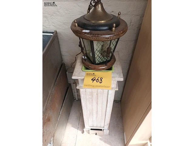 Lot 468 - plantenstandaard en hanglamp - afbeelding 1 van  3