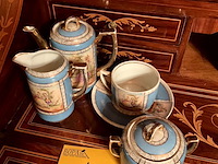 Lot 468 - romantisch thee en koffieserviesje - afbeelding 1 van  3