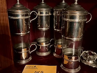 Lot 469 - verzilverde koffiefilters met bijhorende glazen, 4 stuks - afbeelding 1 van  1