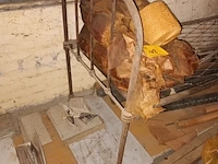 Lot 47 - antiek ijzeren bed - afbeelding 2 van  4