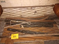 Lot 47 - antiek ijzeren bed - afbeelding 3 van  4