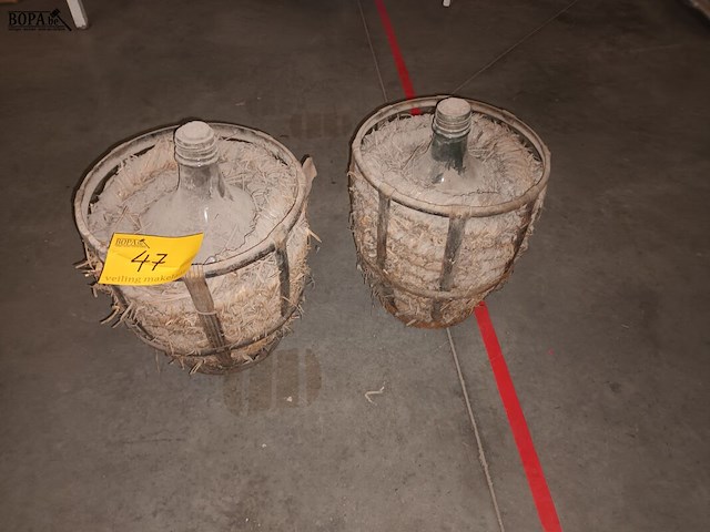 Lot 47 - antieke gistfles. 2 stuks - afbeelding 1 van  3