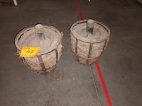Lot 47 - antieke gistfles. 2 stuks - afbeelding 1 van  3