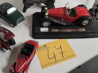 Lot 47 - diverse miniatuur auto's en bord limoges france - afbeelding 3 van  4