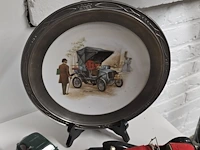 Lot 47 - diverse miniatuur auto's en bord limoges france - afbeelding 4 van  4