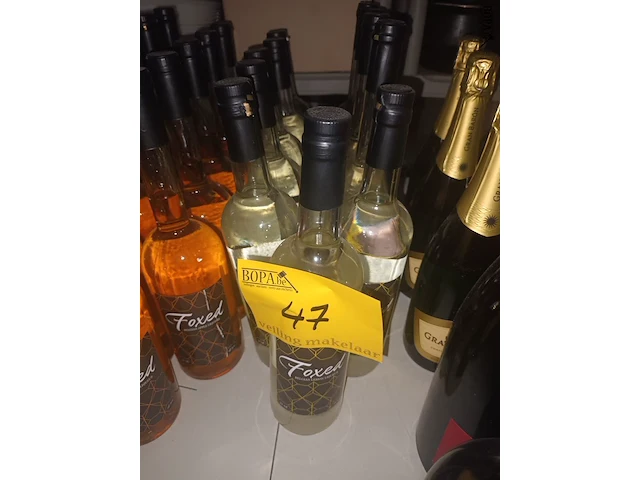 Lot 47 - foxed lemon likeur. 11 stuks - afbeelding 1 van  3