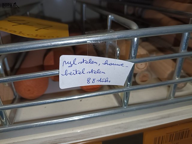 Lot 47 - gereedschap handgrepen. 88 stuks - afbeelding 4 van  4