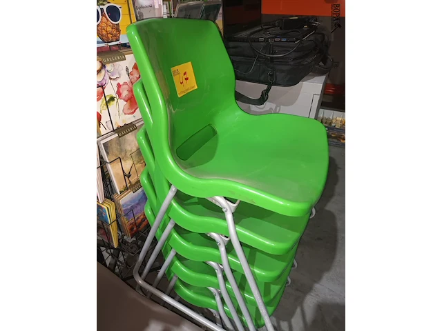 Lot 47 - groene stoel ikea. 5 stuks - afbeelding 2 van  5