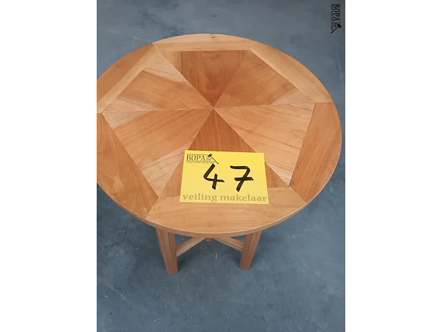 Lot 47 - houten plantenstaander - afbeelding 2 van  5