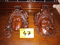 Lot 47 - houten siermaskers. 2 stuks - afbeelding 1 van  7