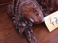 Lot 47 - houten siermaskers. 2 stuks - afbeelding 3 van  7