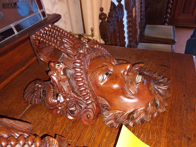 Lot 47 - houten siermaskers. 2 stuks - afbeelding 4 van  7