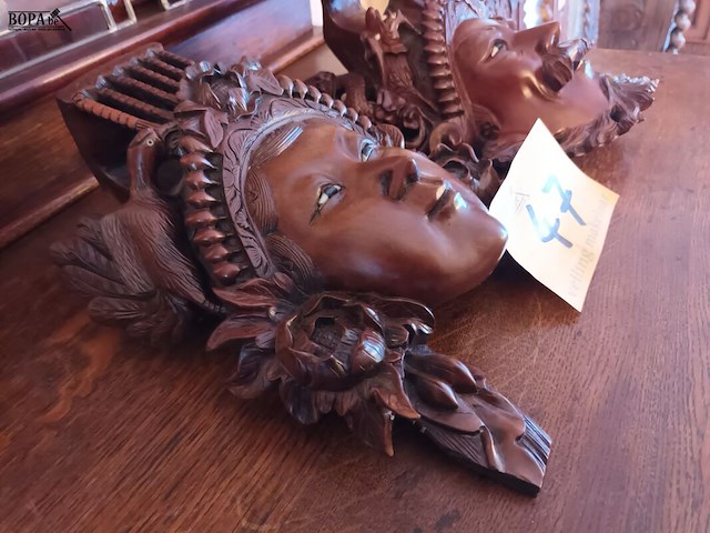 Lot 47 - houten siermaskers. 2 stuks - afbeelding 5 van  7