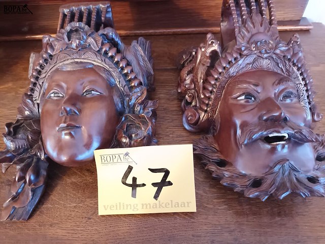Lot 47 - houten siermaskers. 2 stuks - afbeelding 7 van  7