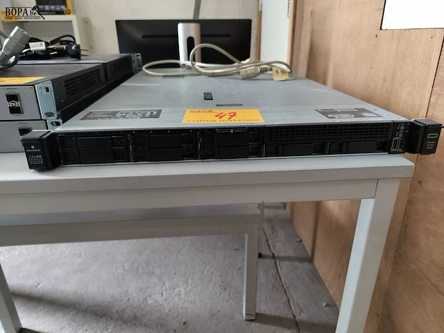 Lot 47 - hpe proliant dl360 gen10 server - afbeelding 2 van  3
