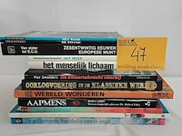 Lot 47 - lot atlassen voor jeugd, 12 stuks - afbeelding 1 van  1