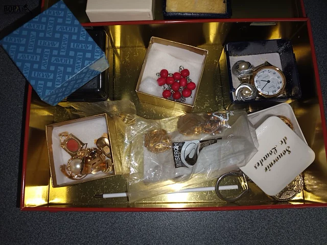 Lot 47 - lot juwelen en horloges - afbeelding 7 van  7