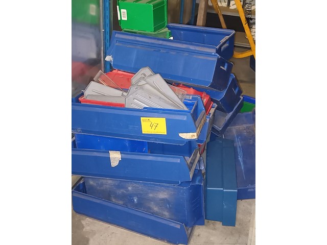 Lot 47 - lot sorteerbakken - afbeelding 2 van  3