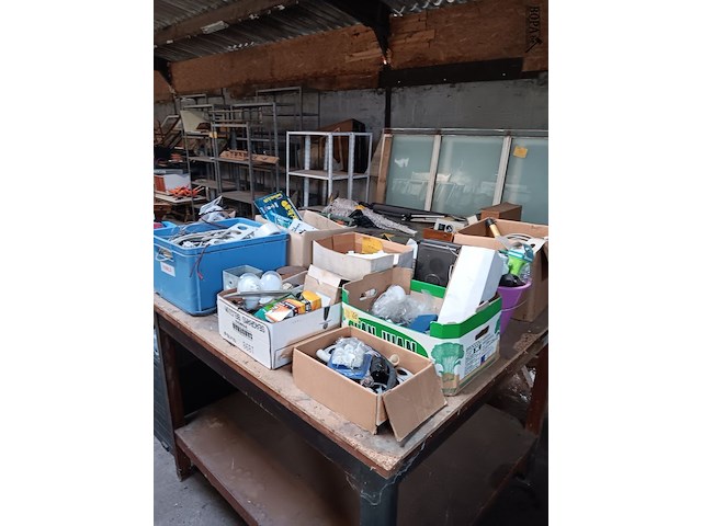 Lot 47 - materiaal voor elektrische installaties - afbeelding 1 van  7