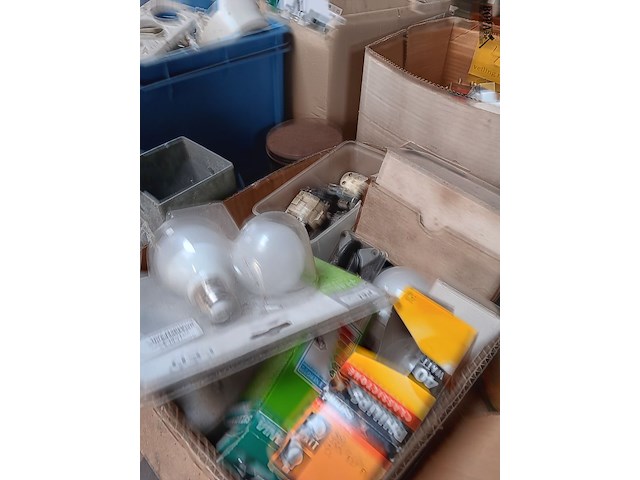 Lot 47 - materiaal voor elektrische installaties - afbeelding 2 van  7