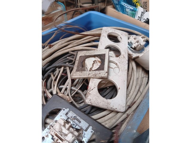 Lot 47 - materiaal voor elektrische installaties - afbeelding 3 van  7