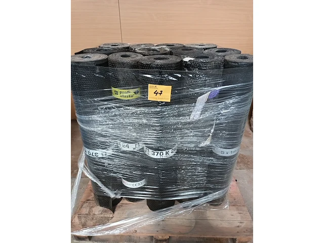 Lot 47 - roofing. 13 stuks - afbeelding 1 van  4