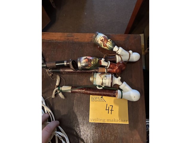 Lot 47 - stenen pijpen, 3 stuks - afbeelding 1 van  2