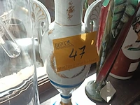 Lot 47 - vazen. 4 stuks - afbeelding 4 van  5