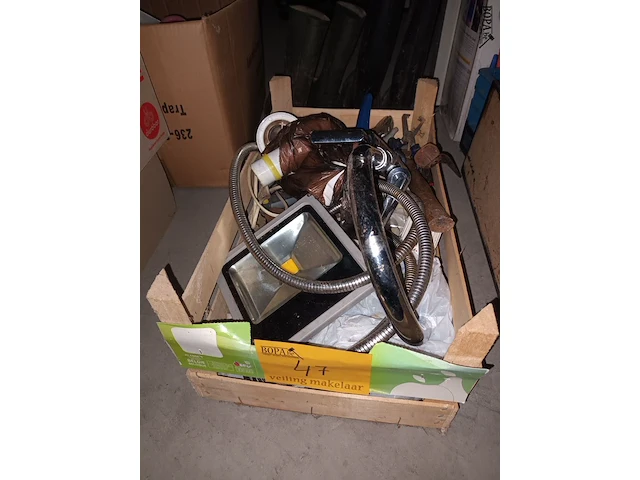 Lot 47 - werkmateriaal en gereedschap - afbeelding 1 van  4