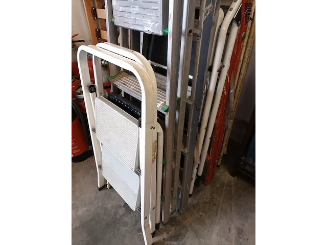 Lot 470 - trapladders. 7 stuks - afbeelding 2 van  4