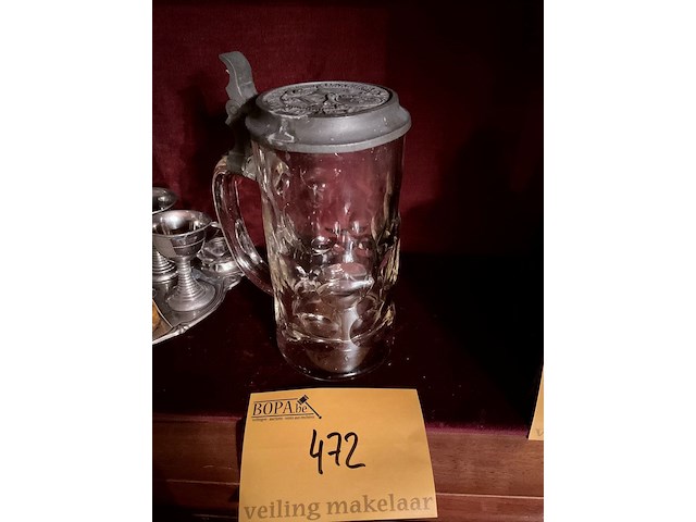 Lot 472 - bierkroes met tinnen deksel munchen - afbeelding 1 van  3