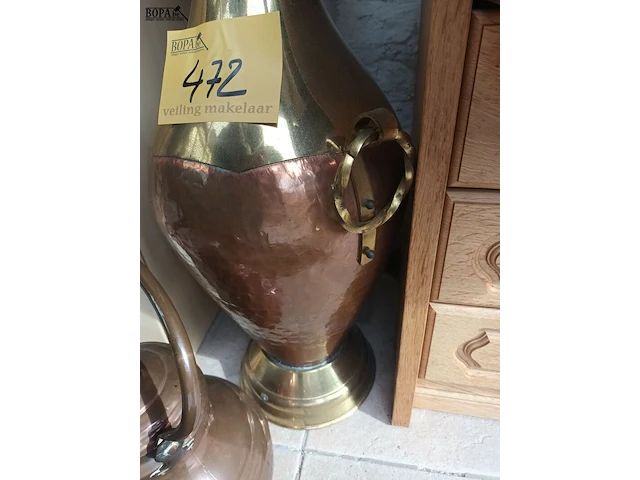 Lot 472 - koperen vaas en ketel - afbeelding 4 van  4