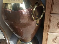 Lot 472 - koperen vaas en ketel - afbeelding 4 van  4